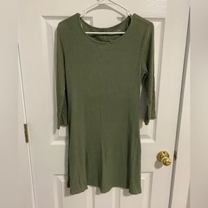 Green, comfy dress with mid-length sleeves